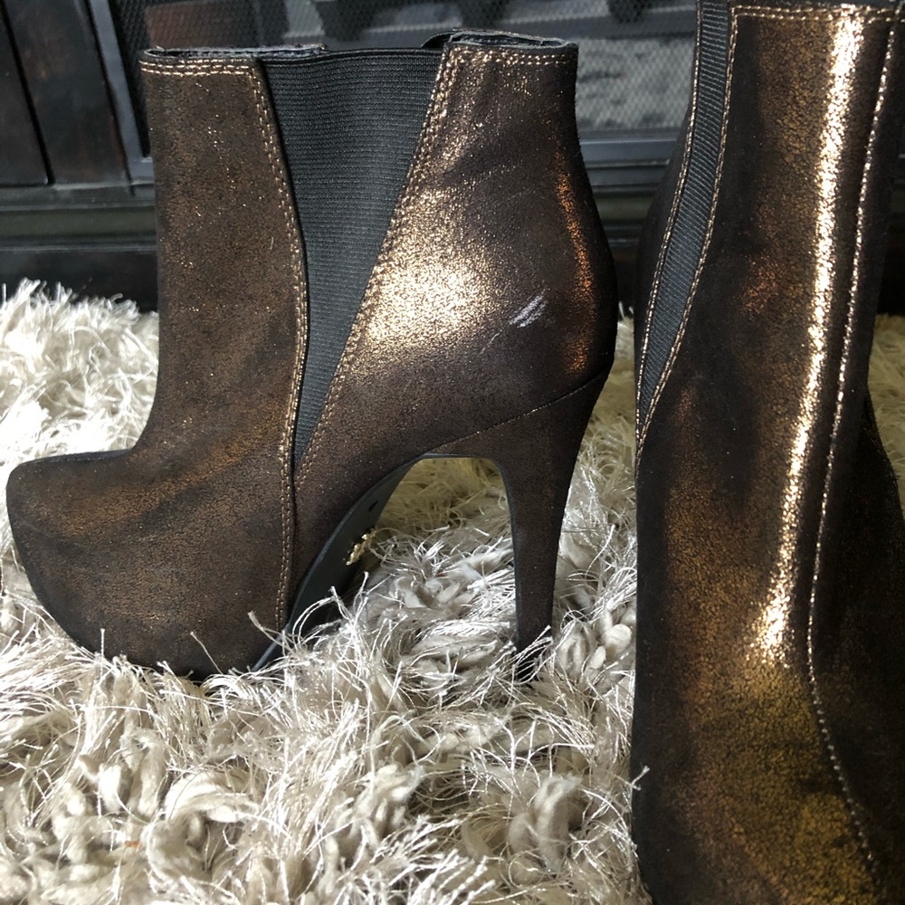 Ankle high heeled boots